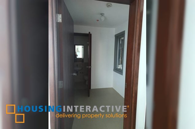 semi-furnished 2br unit with parking for lease in the suites