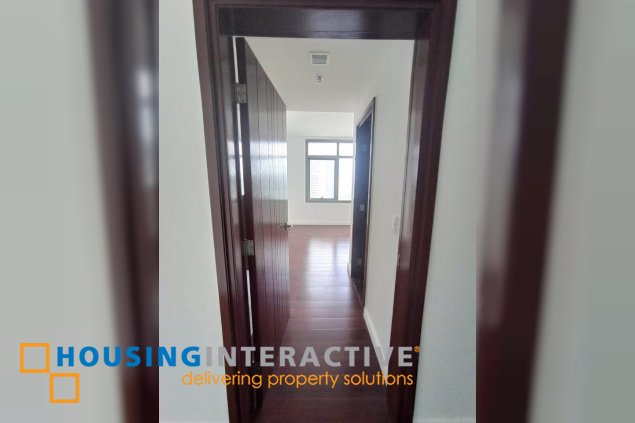 semi-furnished 2br unit with parking for lease in the suites