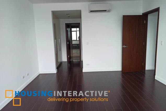 semi-furnished 2br unit with parking for lease in the suites