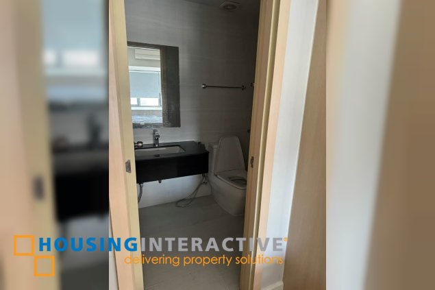 furnished 1br unit with parking for lease in the sandstone at portico