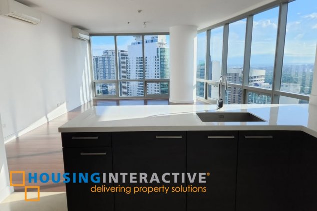 2br unit with parking for lease in the suites