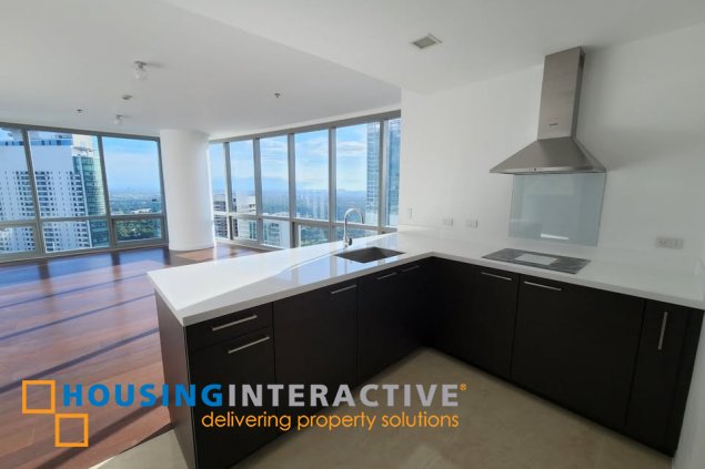 2br unit with parking for lease in the suites