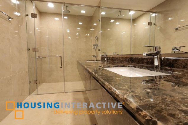 2br unit with parking for lease in the suites