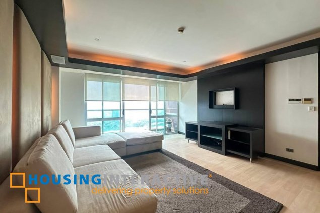 fully furnished penthouse unit with balcony and parking for lease in regent parkway