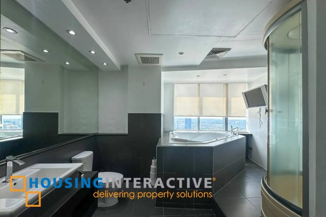 fully furnished penthouse unit with balcony and parking for lease in regent parkway