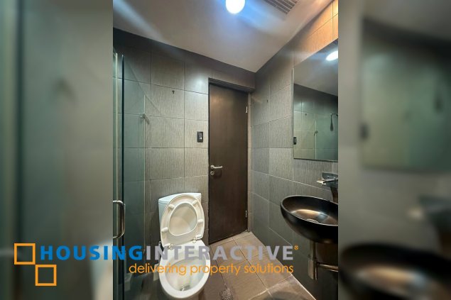 fully furnished penthouse unit with balcony and parking for lease in regent parkway