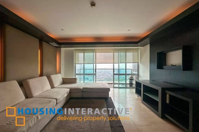 fully furnished penthouse unit with balcony and parking for lease in regent parkway
