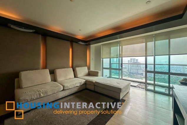 fully furnished penthouse unit with balcony and parking for lease in regent parkway