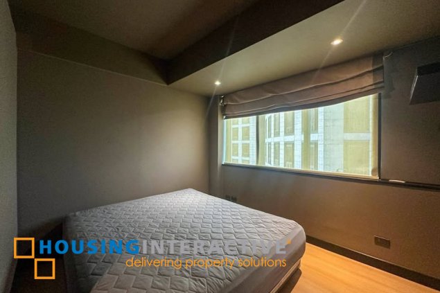 fully furnished penthouse unit with balcony and parking for lease in regent parkway