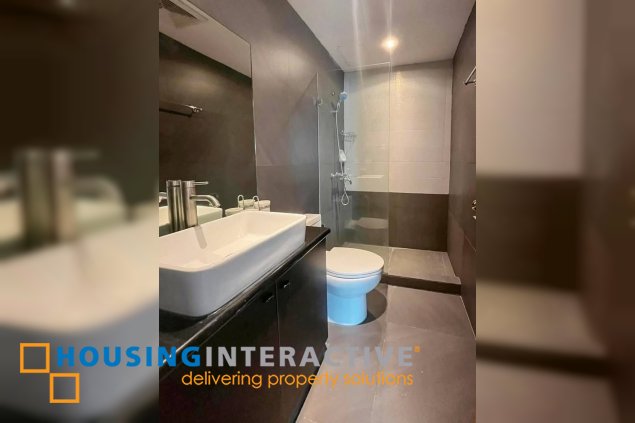 fully furnished 3br unit with parking for lease in penhurst parkplace