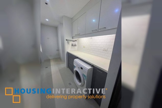 fully furnished 3br unit with parking for lease in penhurst parkplace
