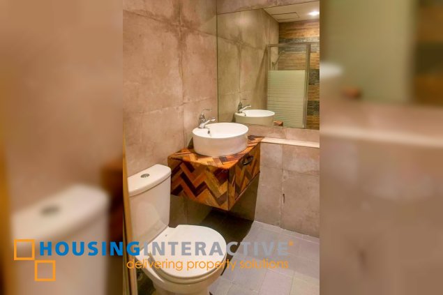 fully furnished 3br unit with parking for lease in penhurst parkplace