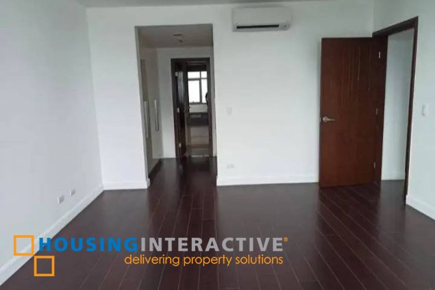 semi-furnished 2br unit with parking for lease in the suites