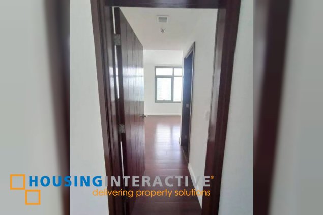 semi-furnished 2br unit with parking for lease in the suites