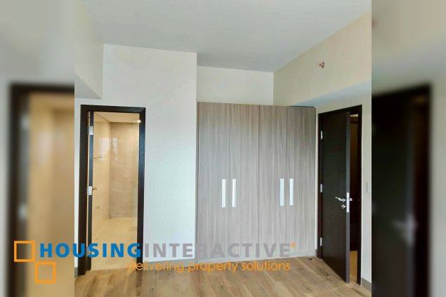 2br unit with balcony for lease in park mckinley west
