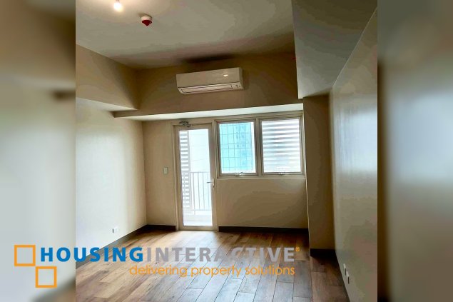2br unit with balcony for lease in park mckinley west