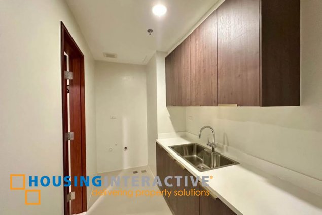 fully furnished 3br unit with parking for lease in grand hyatt residences