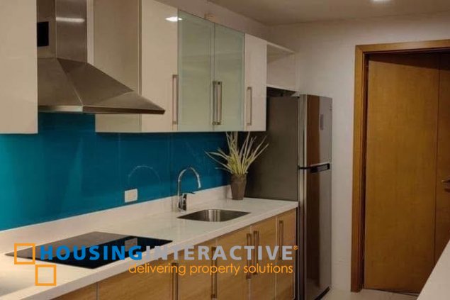 fully furnished 1br unit with balcony for sale in park terraces