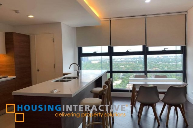 fully furnished 2br unit with parking for lease in garden towers