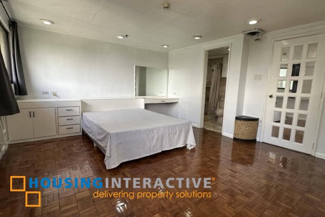 fully furnished 1br unit with parking for lease in sagittarius building