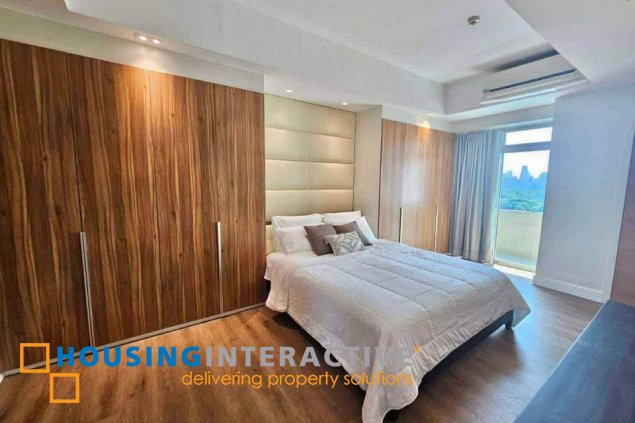 semi-furnished newly renovated 3br unit with parking for lease in the grand hamptons