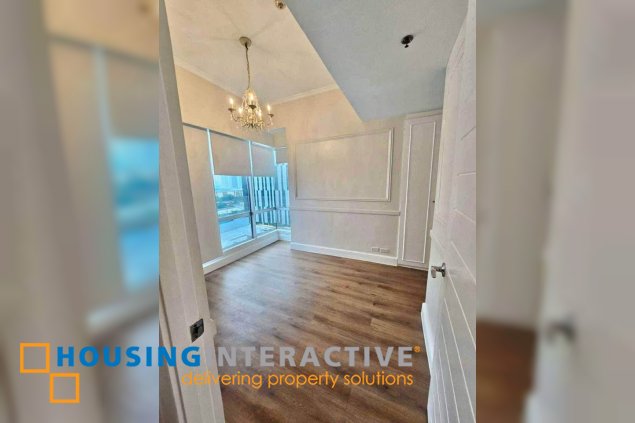 semi-furnished newly renovated 3br unit with parking for lease in the grand hamptons
