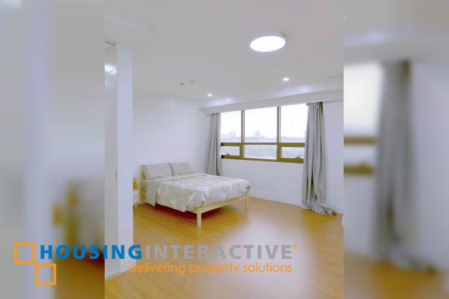 semi-furnished 2br unit with parking for sale in icon residences