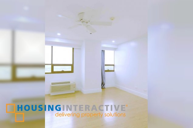 semi-furnished 2br unit with parking for sale in icon residences