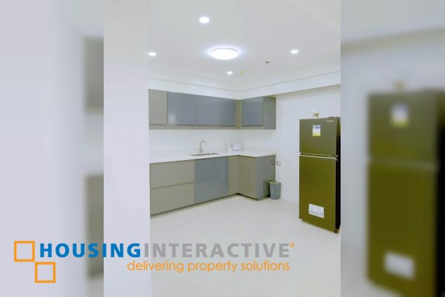 semi-furnished 2br unit with parking for sale in icon residences