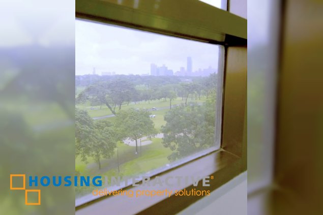 semi-furnished 2br unit with parking for sale in icon residences