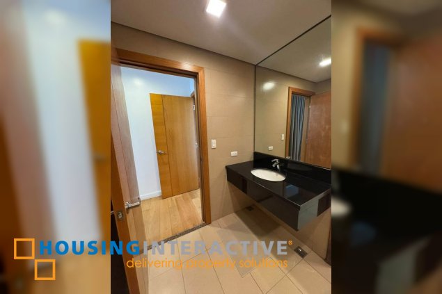 furnished 1br unit with parking for lease in park terraces