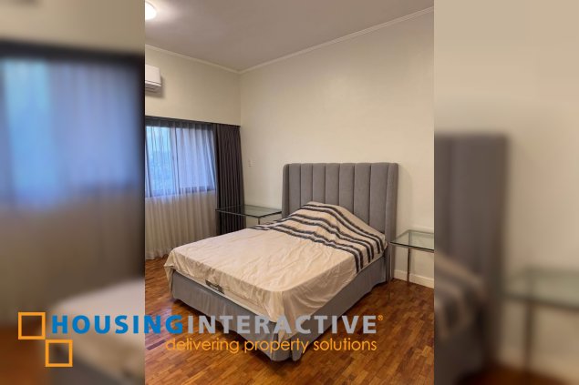 for rent: spacious 2-bedroom condo in le triomphe