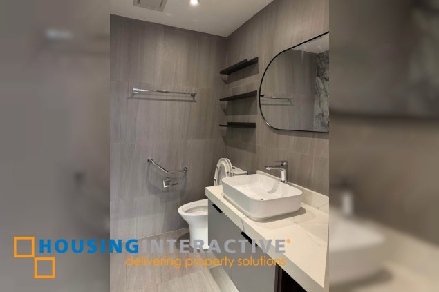 for rent: spacious 2-bedroom condo in le triomphe