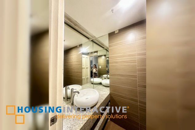 semi-furnished 3br unit with parking for lease in the salcedo park condominium