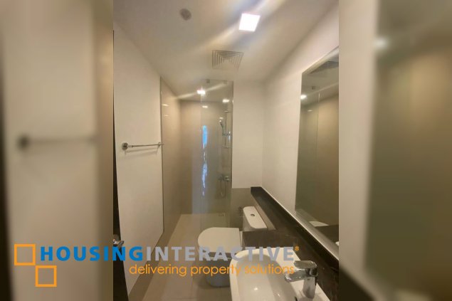 for lease: 2br corner unit at west gallery place