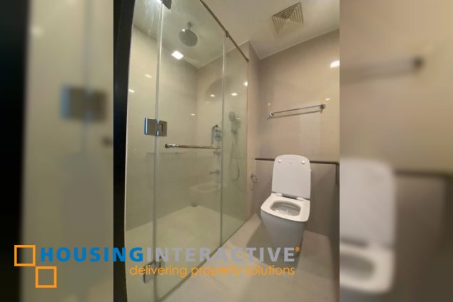 for lease: 2br corner unit at west gallery place