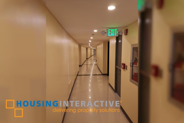 fully furnished 3br unit with parking for lease in uptown parksuites