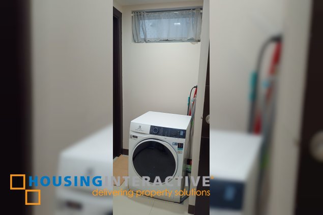 fully furnished 3br unit with parking for lease in uptown parksuites