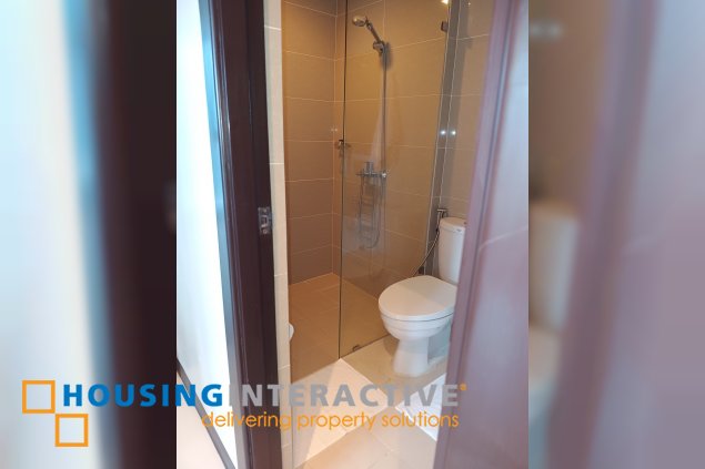 fully furnished 3br unit with parking for lease in uptown parksuites