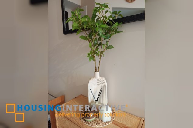 fully furnished 3br unit with parking for lease in uptown parksuites