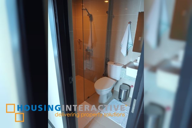 fully furnished 3br unit with parking for lease in uptown parksuites