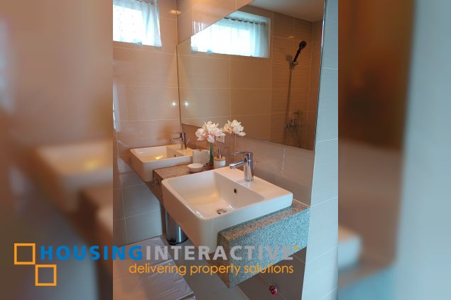 fully furnished 3br unit with parking for lease in uptown parksuites