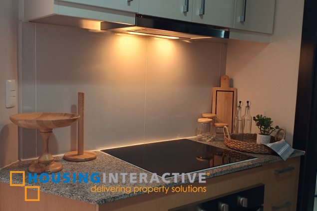 fully furnished 3br unit with parking for lease in uptown parksuites