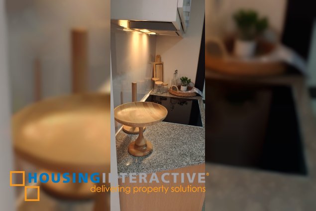 fully furnished 3br unit with parking for lease in uptown parksuites