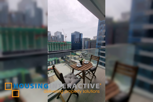 fully furnished 1br unit with balcony for lease in uptown parksuites
