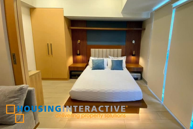 fully furnished 1br unit with balcony for lease in uptown parksuites