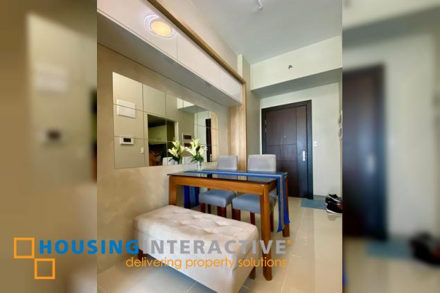 fully furnished 1br unit with balcony for lease in uptown parksuites