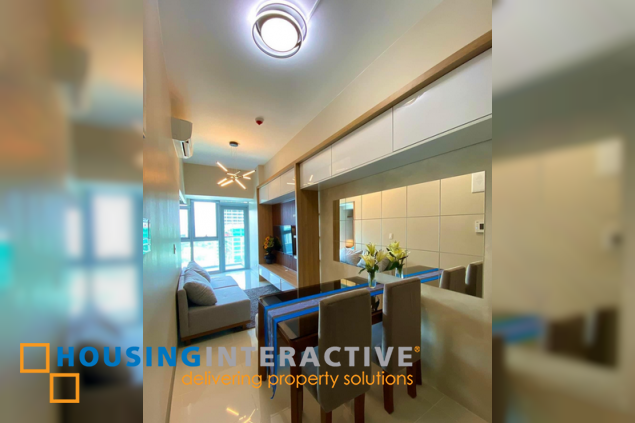 fully furnished 1br unit with balcony for lease in uptown parksuites