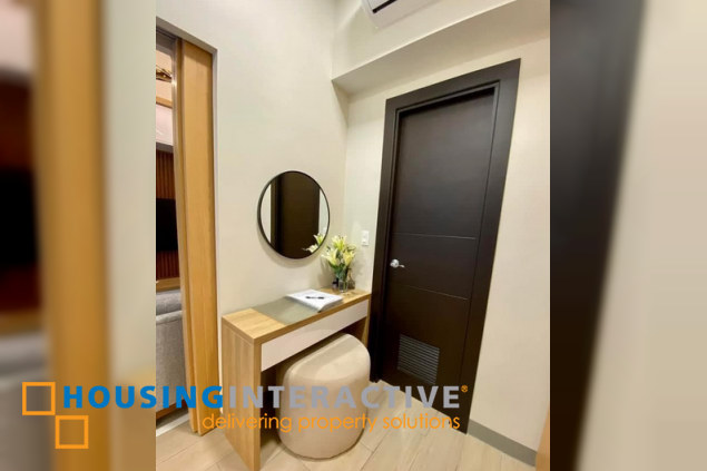 fully furnished 1br unit with balcony for lease in uptown parksuites