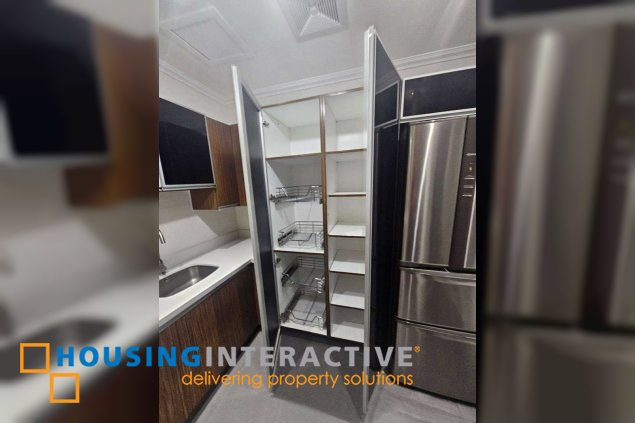 semi-furnished 3br unit with parking for lease in the grand hamptons